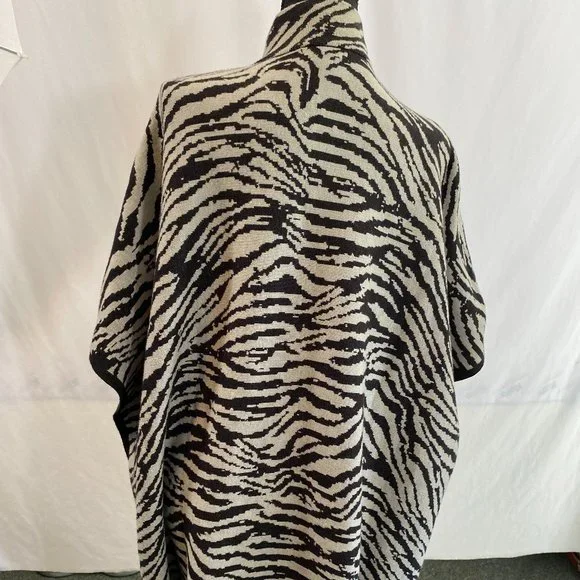 Christian Siriano NY Exotic Print Fringed Poncho Jacket NWOT Women's Size S / M - Picture 7 of 12